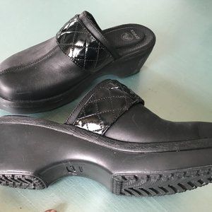 Crocs Black Wedged Mule with Patent Leather detail